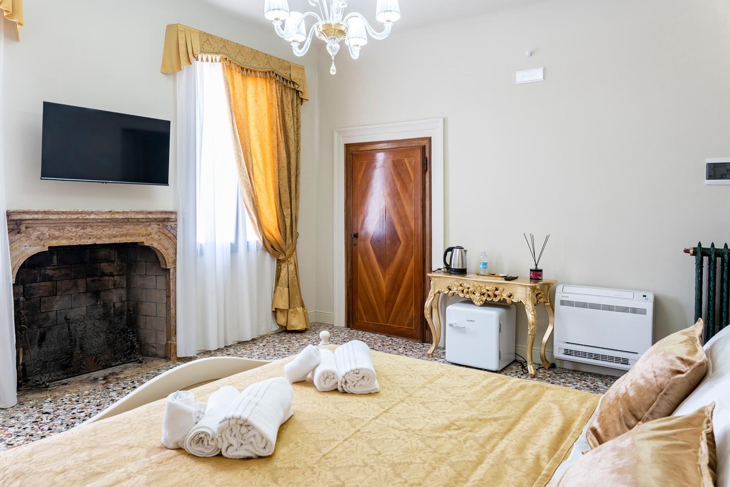 Palazzo Titti Rialto Suites Venesia Bagian luar foto