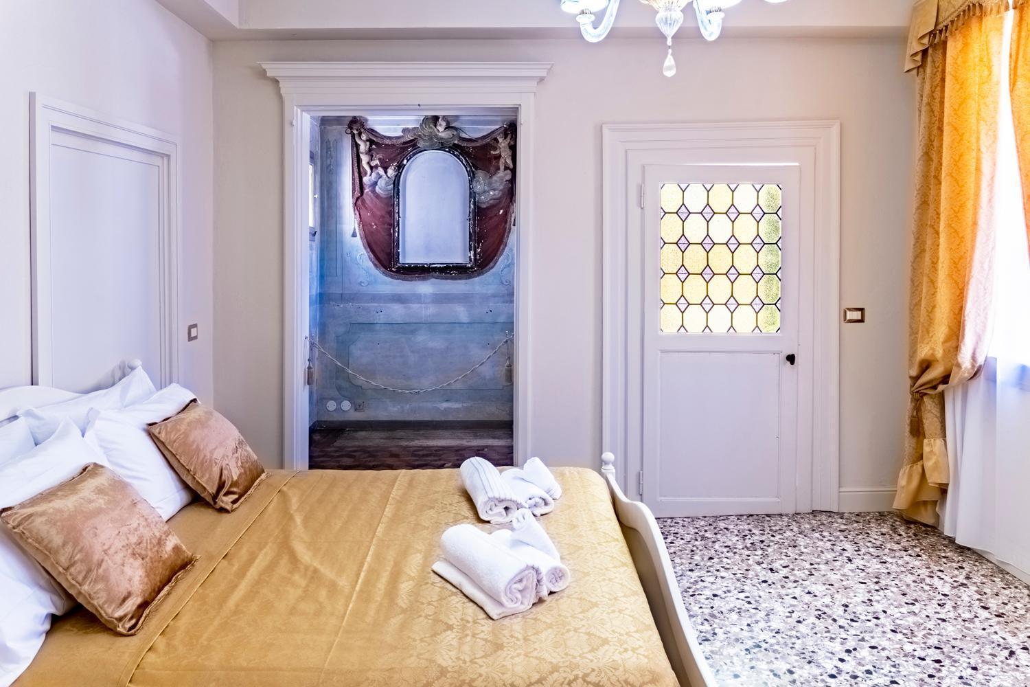 Palazzo Titti Rialto Suites Venesia Bagian luar foto