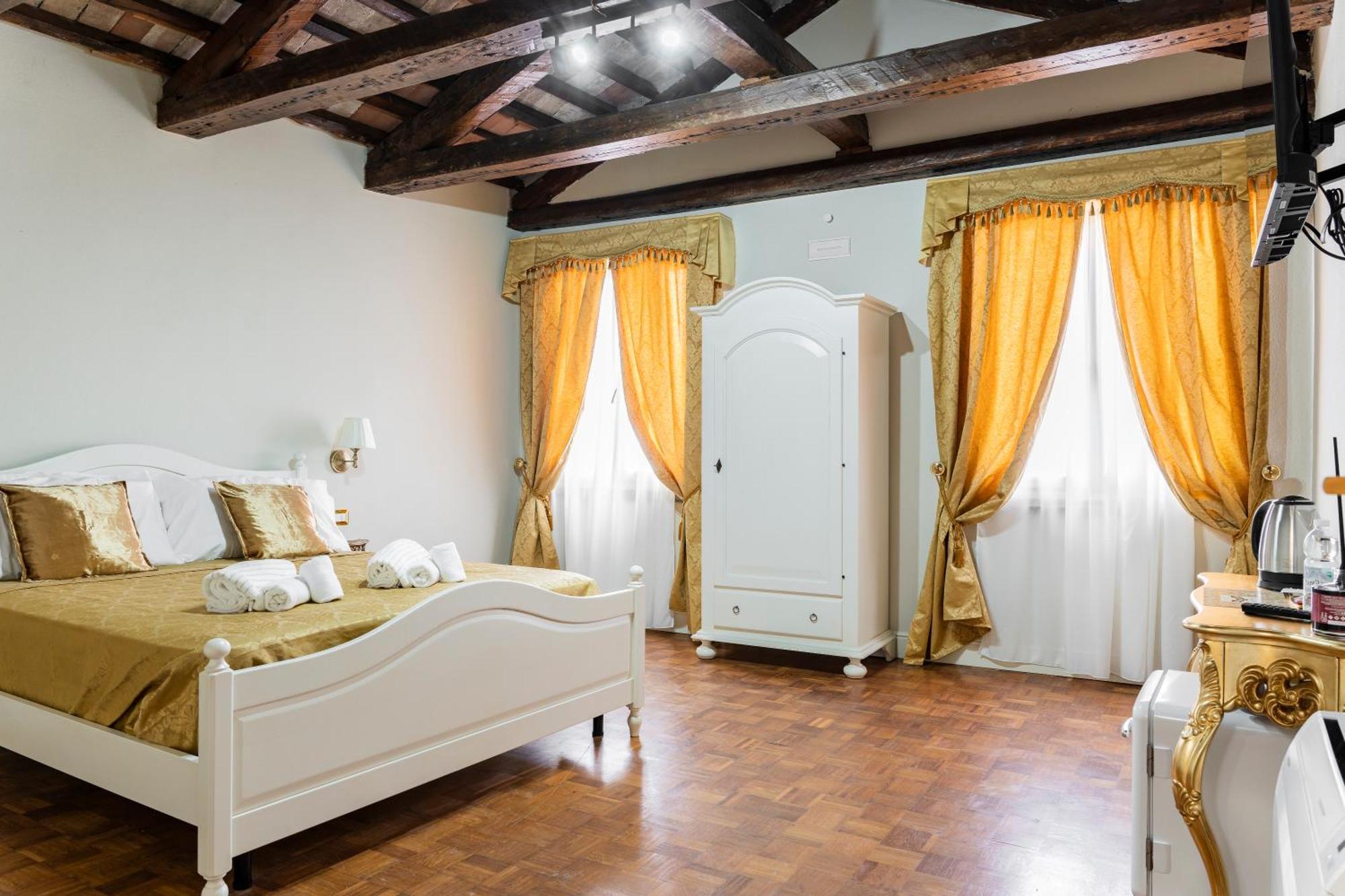 Palazzo Titti Rialto Suites Venesia Bagian luar foto