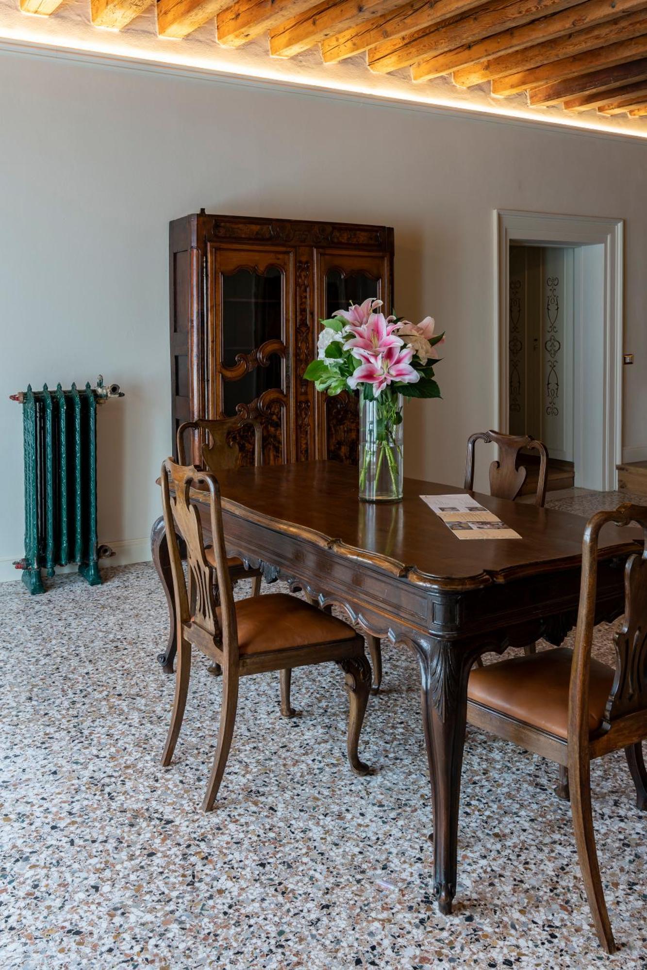 Palazzo Titti Rialto Suites Venesia Bagian luar foto