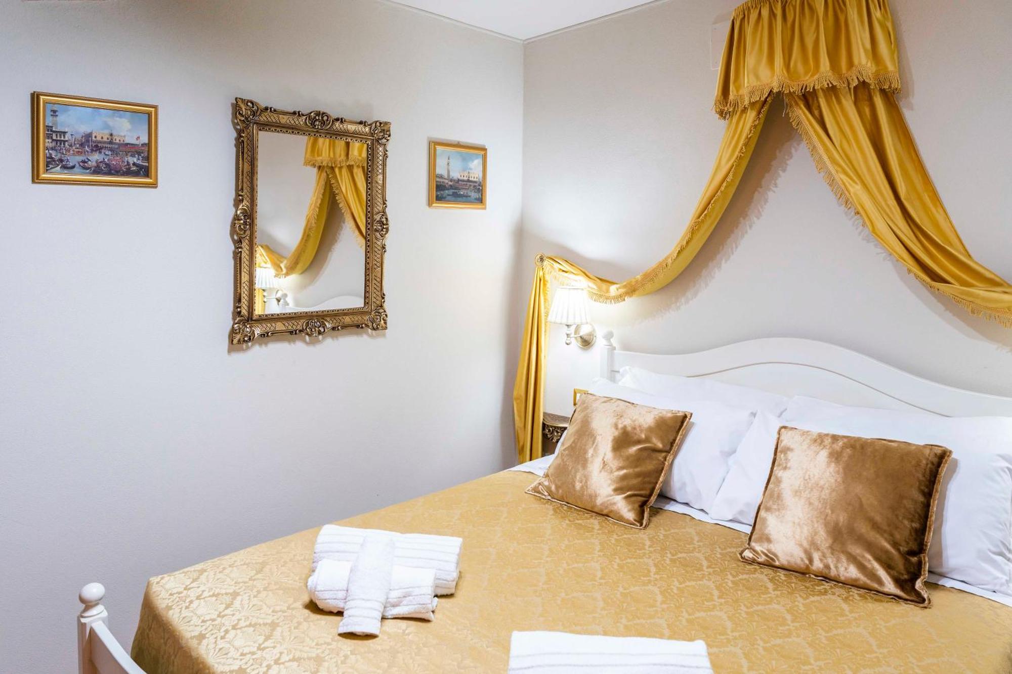 Palazzo Titti Rialto Suites Venesia Bagian luar foto