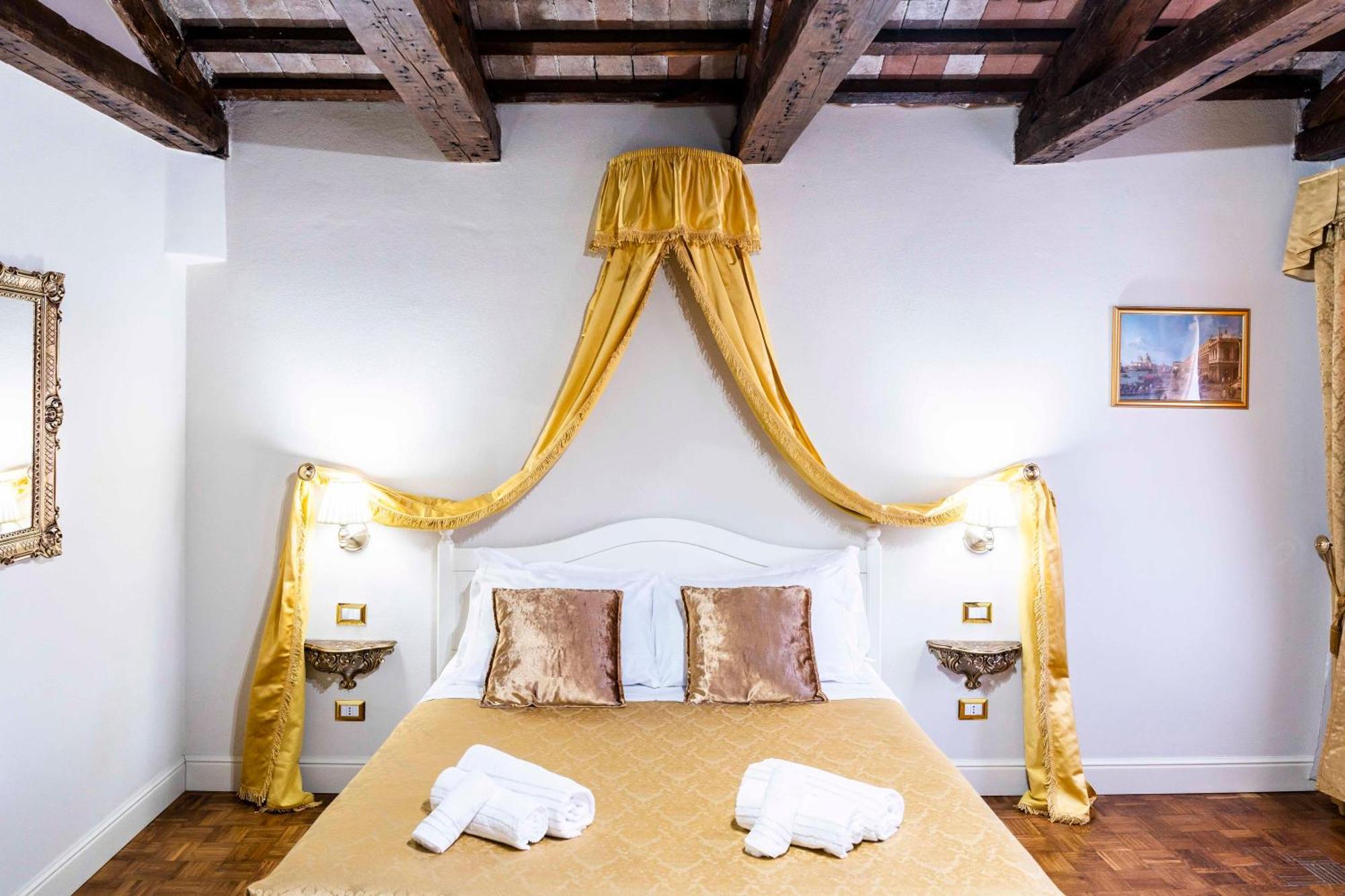 Palazzo Titti Rialto Suites Venesia Bagian luar foto