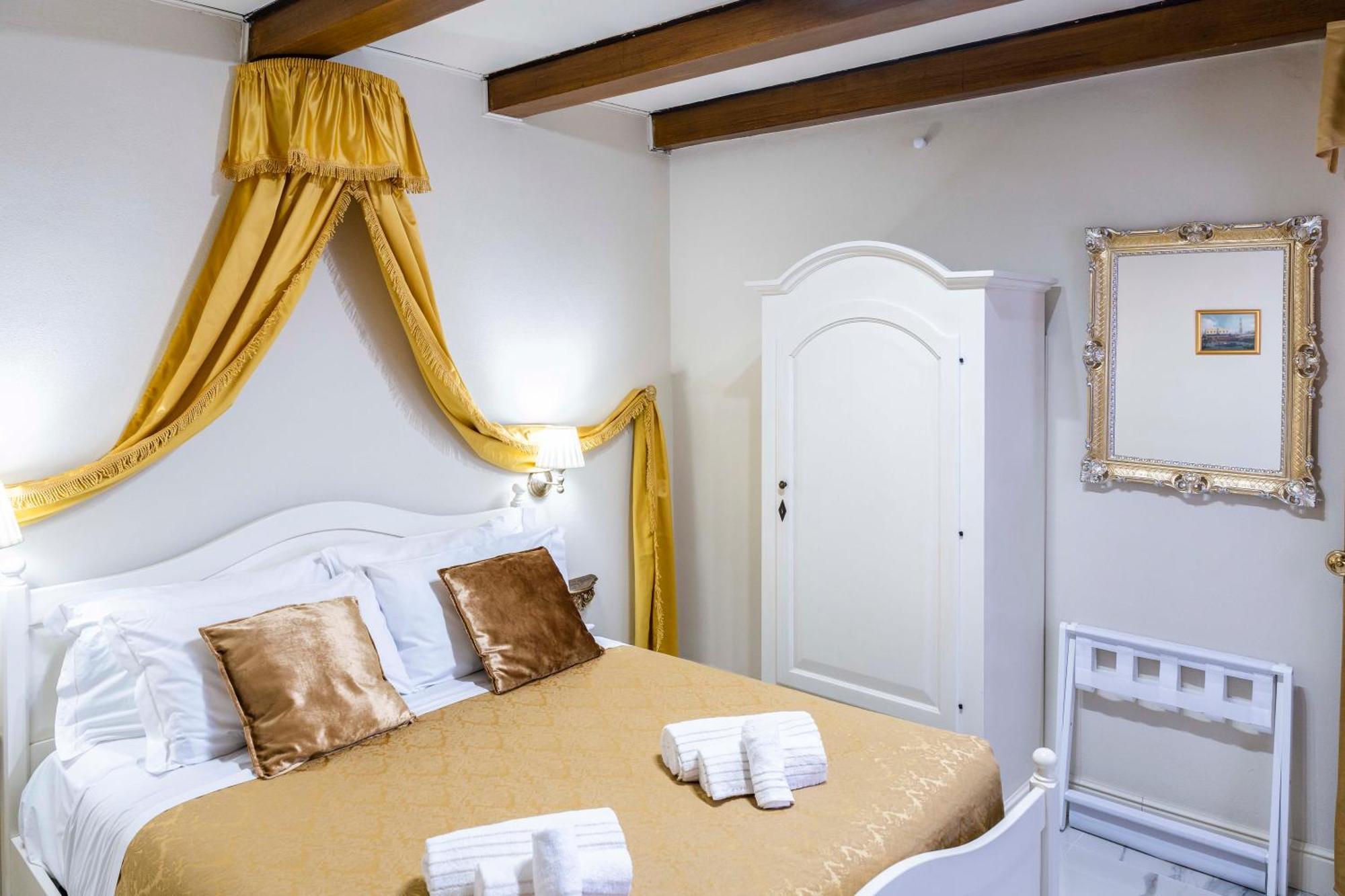 Palazzo Titti Rialto Suites Venesia Bagian luar foto