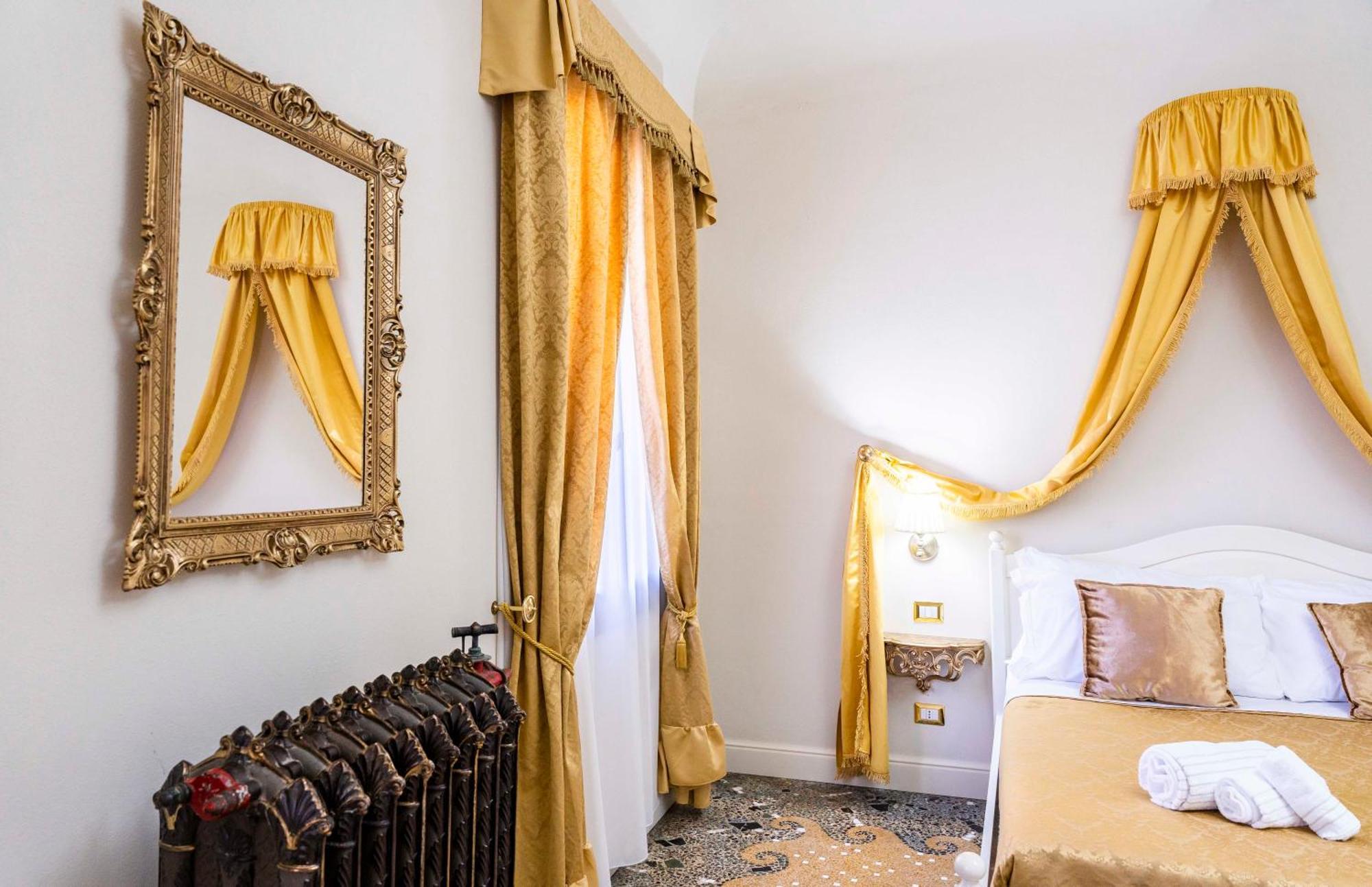 Palazzo Titti Rialto Suites Venesia Bagian luar foto