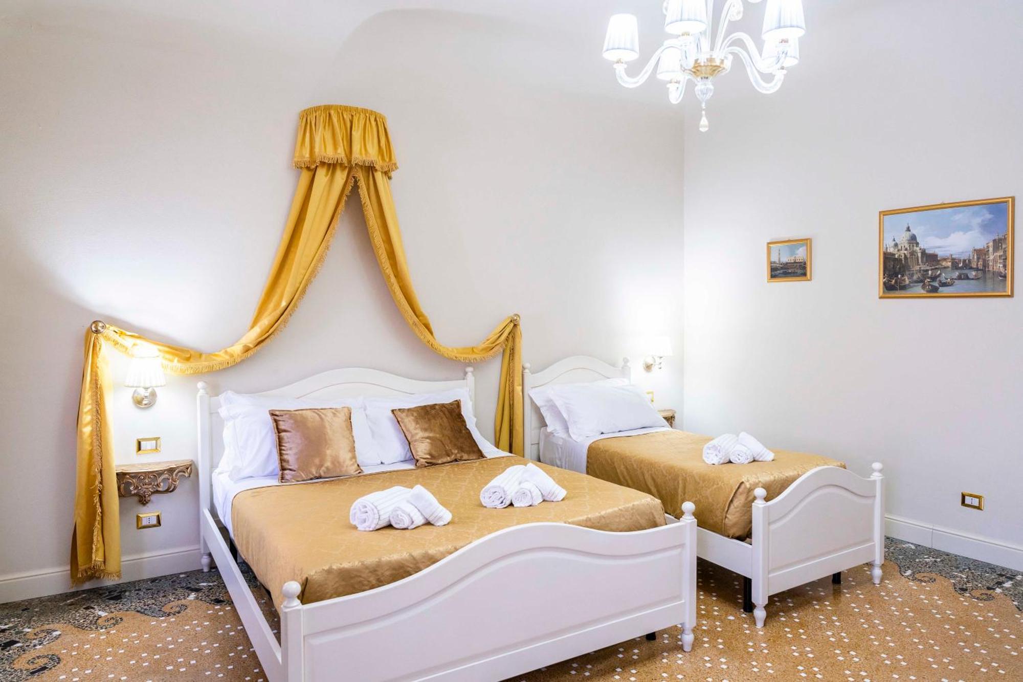 Palazzo Titti Rialto Suites Venesia Bagian luar foto